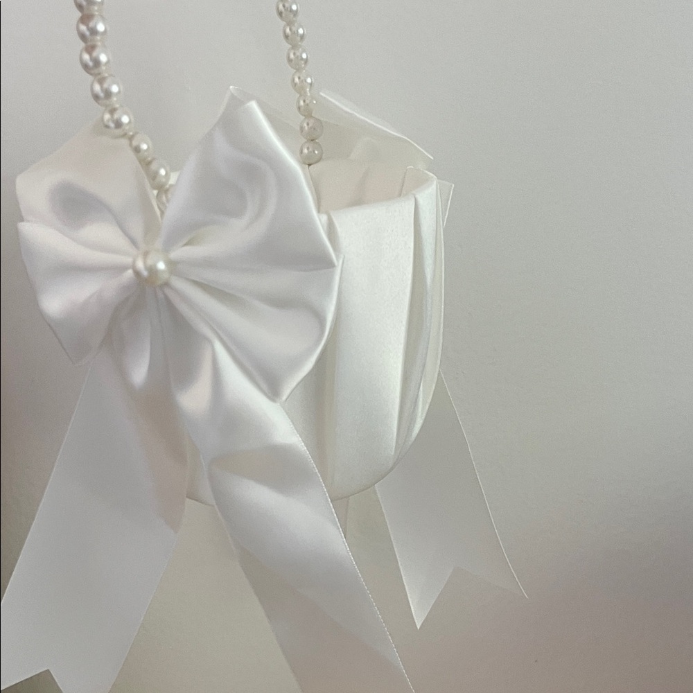 Elegant White Satin Bow Handbag